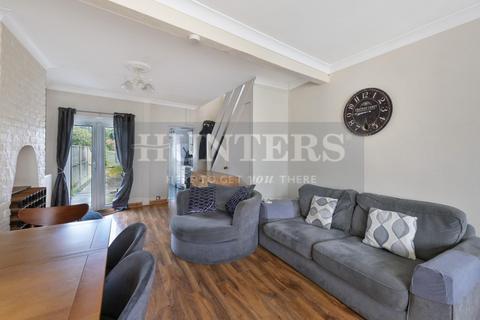 2 bedroom terraced house for sale, Brook Road South, Brentford