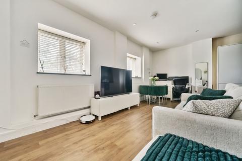 1 bedroom flat for sale, Hindhead Road, Surrey GU26