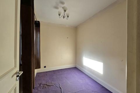 2 bedroom flat for sale, 140A Park View Road, Welling, Kent, DA16 1SR