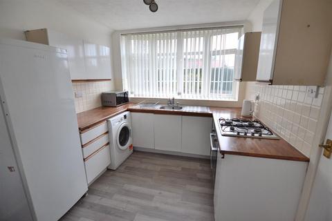 3 bedroom semi-detached house to rent, De Ferrers Close, East Leake LE12