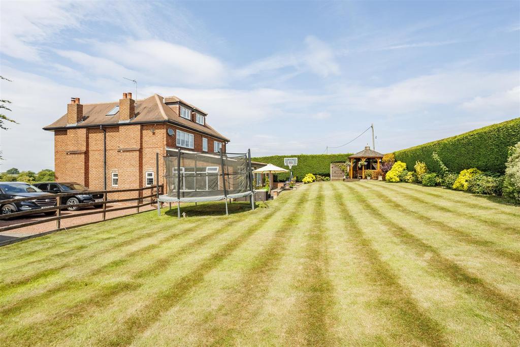 Highthorn Externals 9.jpg