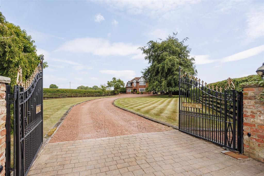 Highthorn Externals 14.jpg