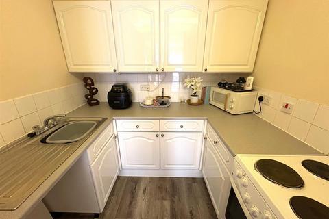 1 bedroom retirement property for sale, Grovelands Avenue, Swindon