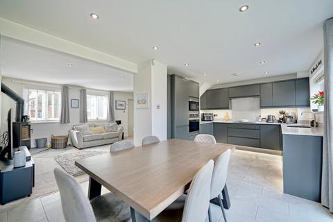 104 Burstellars, St Ives, PE27 3YT