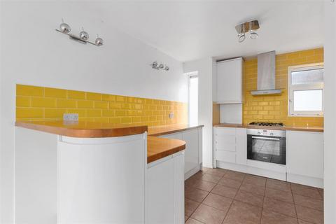 2 bedroom flat for sale, Grayswood Gardens, Raynes Park SW20