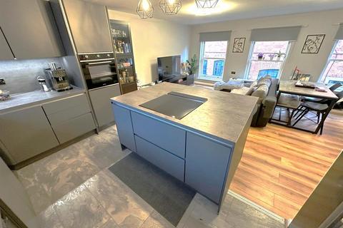 2 bedroom apartment for sale, High Street, Aldershot