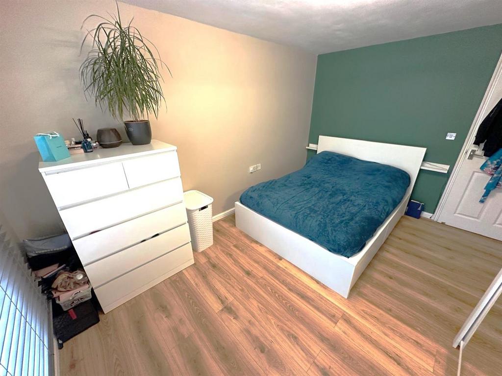 Bed1.jpg