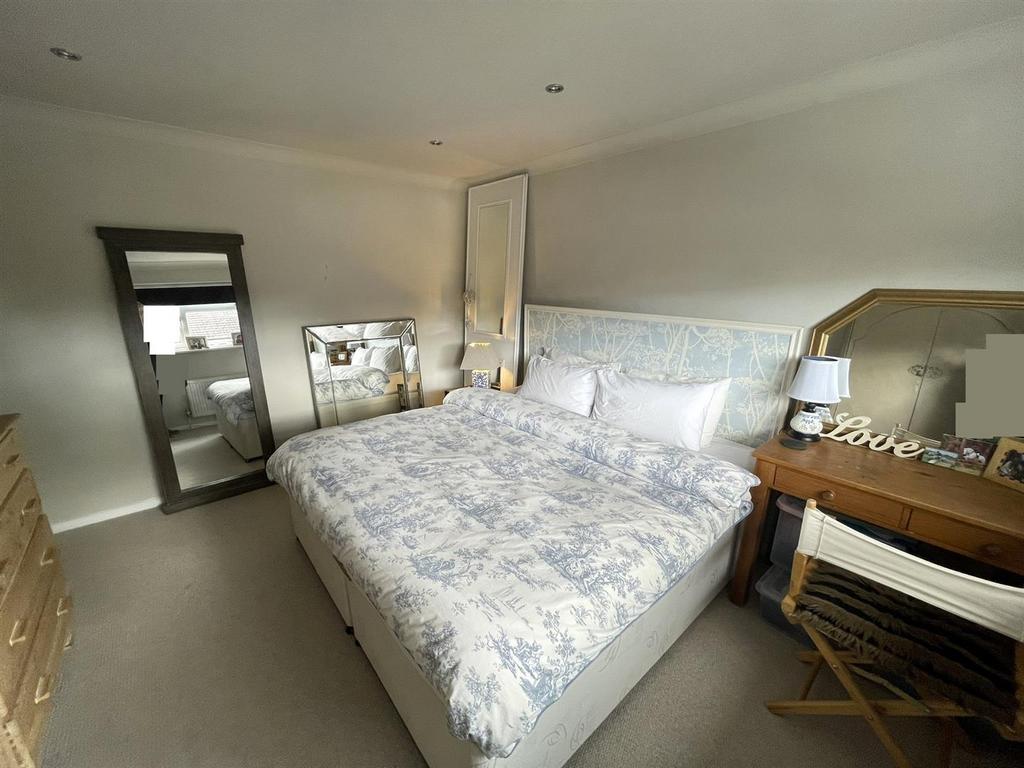 Bed 1.jpg