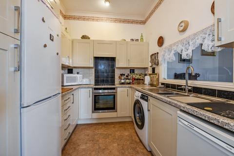 2 bedroom ground floor flat for sale, Montfort College, Romsey