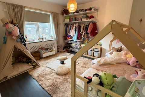 23 Walnut Avenue, Oldham, OL4 2EQ