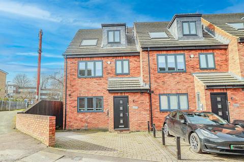 4 bedroom end of terrace house for sale, Roughdown Road, Hemel Hempstead, HP3