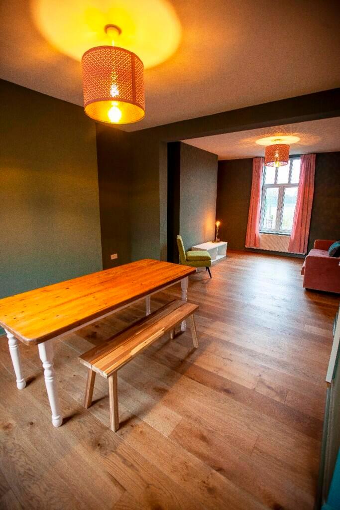 A spacious and inviting large modern living roo...