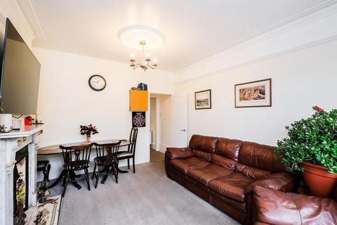 2 bedroom ground floor flat for sale, Wanstead Park Avenue, Aldersbrook