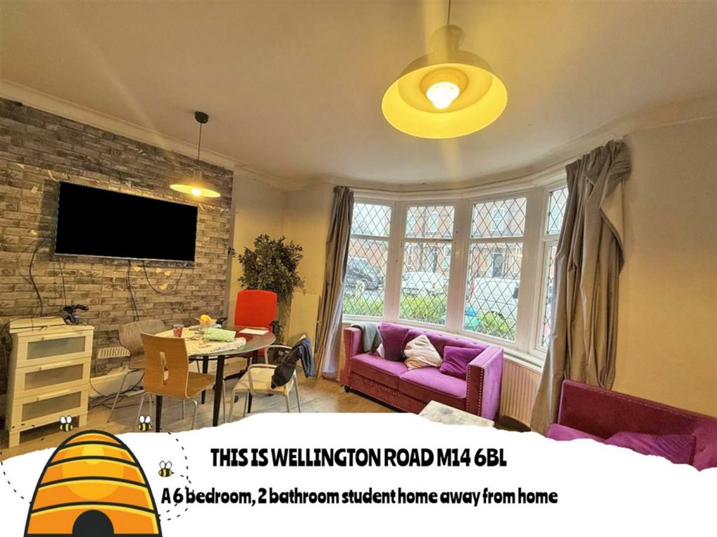 A spacious and inviting large modern living roo...