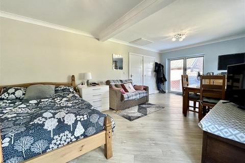 7 Springbank, Garforth, Leeds, LS25 1DD