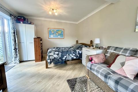 7 Springbank, Garforth, Leeds, LS25 1DD