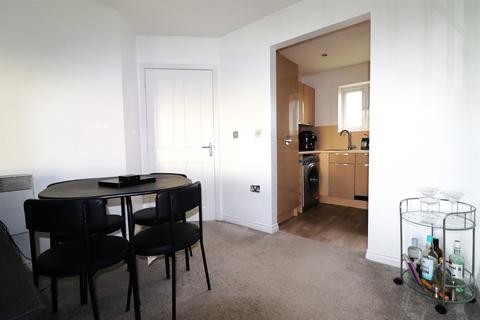 2 bedroom flat to rent, Hobart Close, Chelmsford CM1