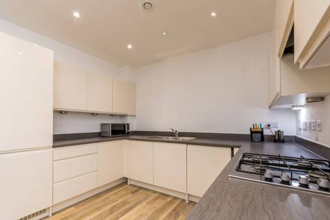 2 bedroom flat to rent, Wey Corner, Guildford, GU1