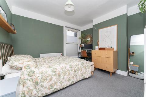 2 bedroom maisonette for sale, Oaklands Road, Hanwell