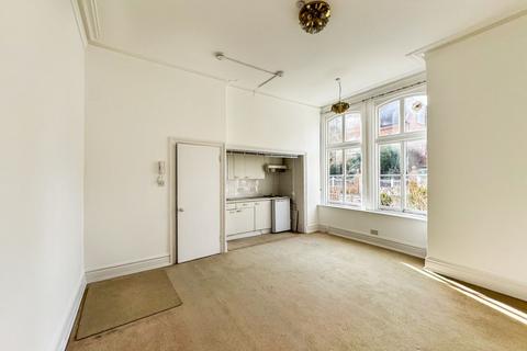 1 bedroom apartment for sale, Flat 2, 8 Queen Anne's Grove, Chiswick, London, W4 1HN