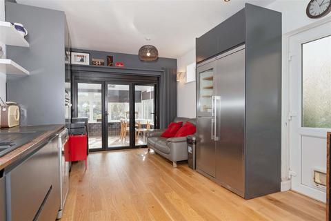 31 Bridge Road, Worthing, BN14 7BX