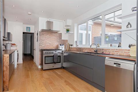 31 Bridge Road, Worthing, BN14 7BX