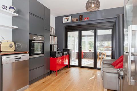 31 Bridge Road, Worthing, BN14 7BX