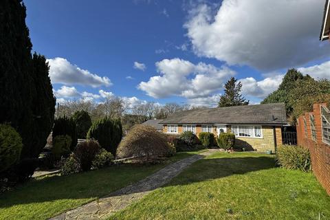 4 bedroom detached bungalow to rent, Green Lane