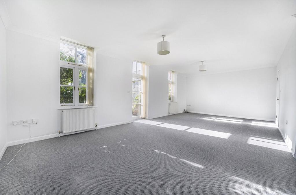 Living/Dining Area