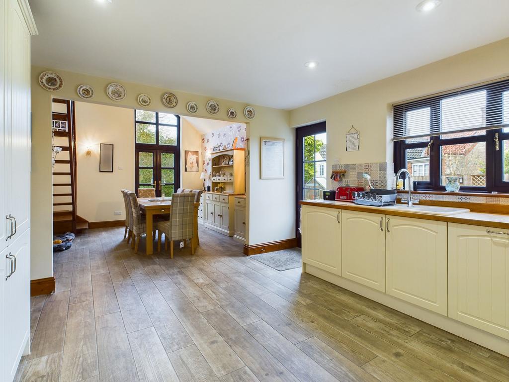 Kitchen/Breakfast Room