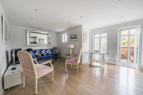 2 bedroom flat for sale, Beacon Crescent, Surrey GU26