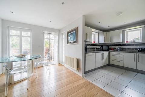 2 bedroom flat for sale, Beacon Crescent, Surrey GU26