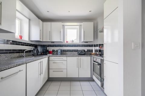 2 bedroom flat for sale, Beacon Crescent, Surrey GU26