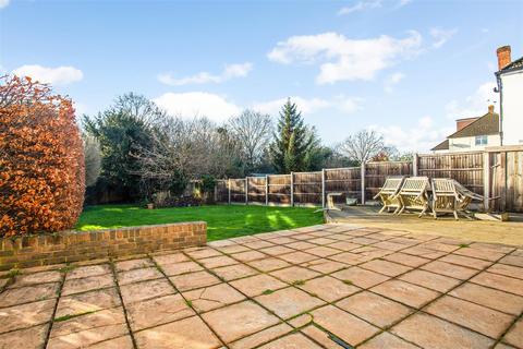 3 bedroom semi-detached house to rent, Hilley Field Lane, Fetcham