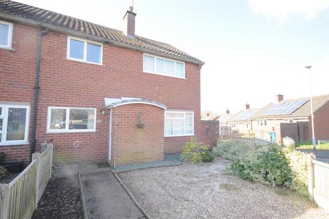 3 bedroom end of terrace house to rent, Priory Road, Stone