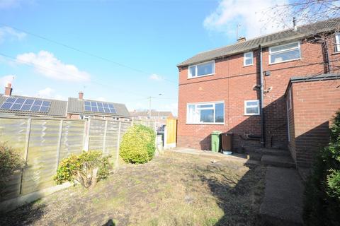 3 bedroom end of terrace house to rent, Priory Road, Stone