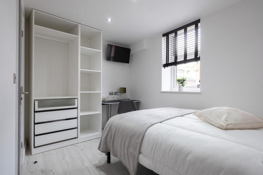 This modern double bedroom features a comfortab...
