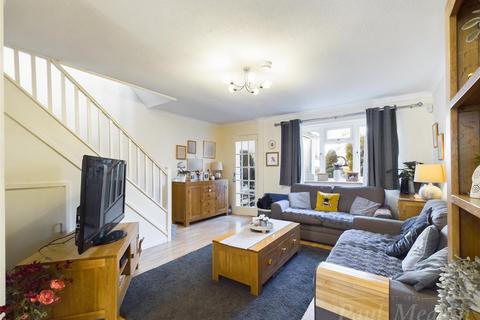 3 bedroom semi-detached house to rent, Lapwing Close, South Croydon