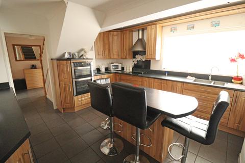 4 bedroom end of terrace house for sale, Whitmore Way, Basildon SS14