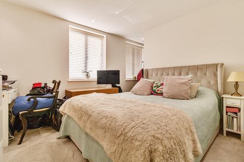 2 bedroom flat for sale, The Vale, London NW11