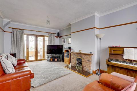 3 bedroom detached house for sale, Hillview Road, Carlton NG4