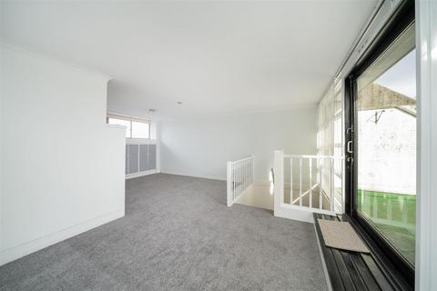 2 bedroom apartment for sale, Rowley Way, St John's Wood NW8