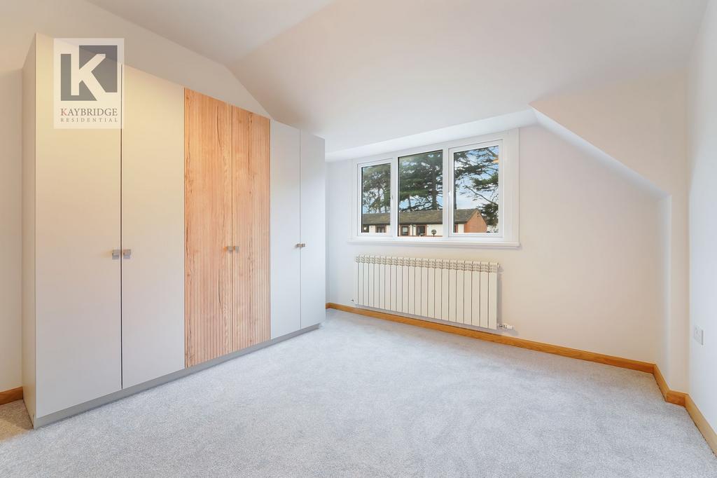 Ewell Park Way, Ewell - KT17 2 NP