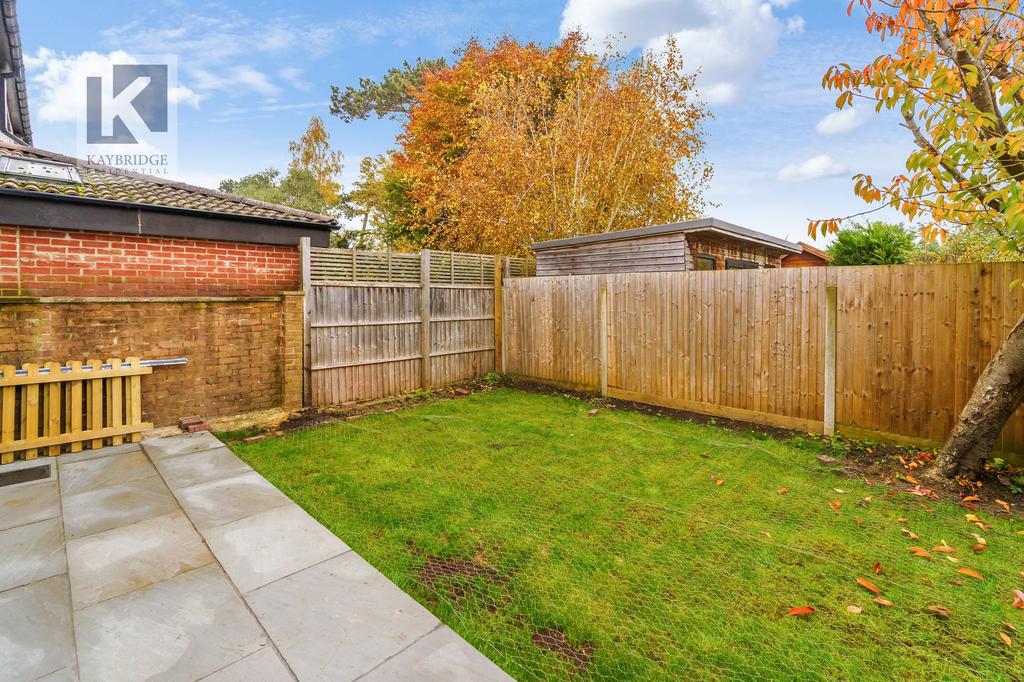 Ewell Park Way, Ewell - KT17 2 NP