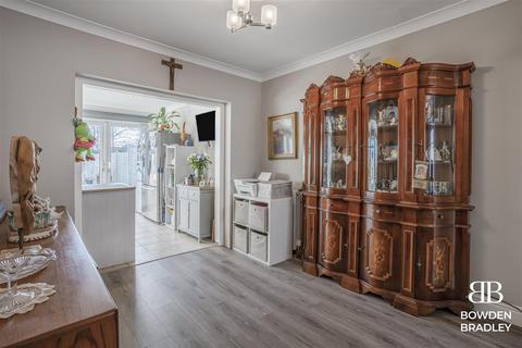 3 bedroom semi-detached house for sale, Western Avenue, Dagenham