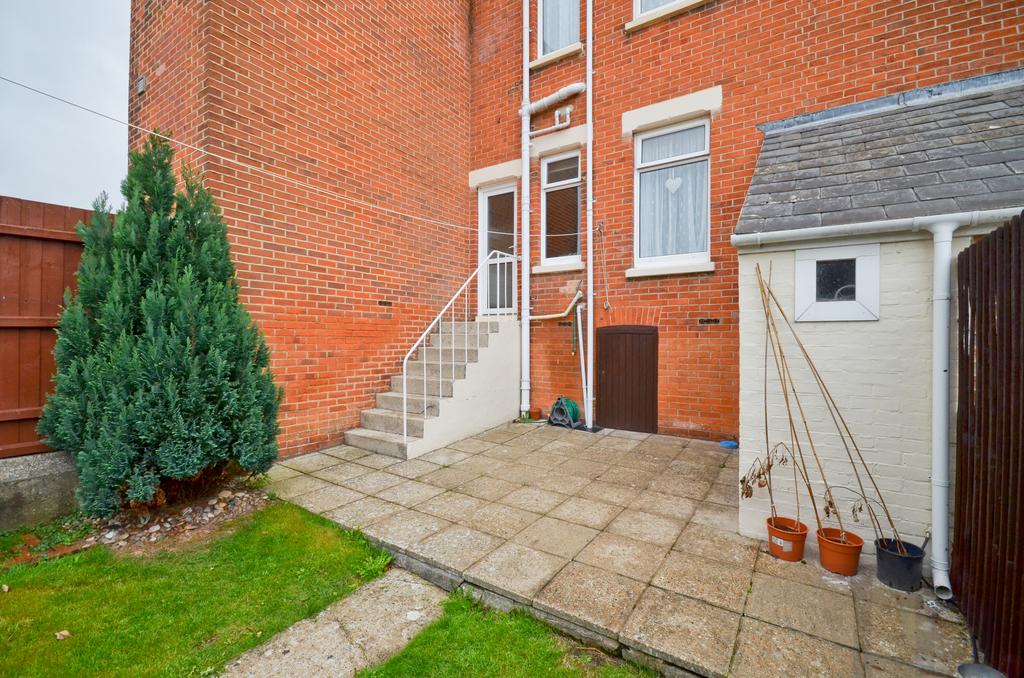 Patio Area - Cowes - Isle of Wight Letting Agents.
