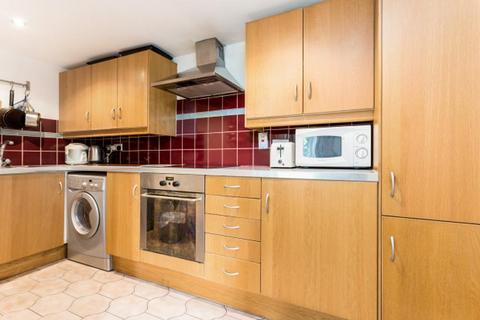 2 bedroom flat to rent, Queen's Gardens, Bayswater W2