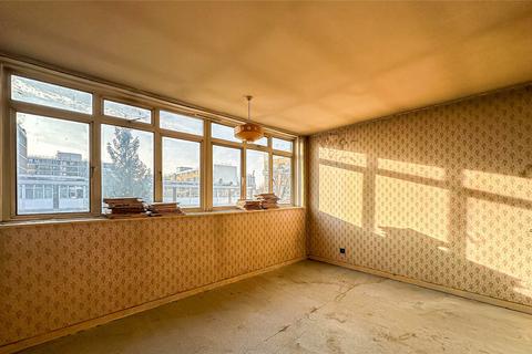 3 bedroom apartment for sale, Churchill Gardens, London, SW1V