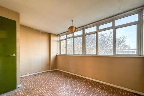 3 bedroom apartment for sale, Churchill Gardens, London, SW1V