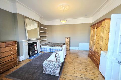 Studio to rent, Southwood Avenue, Highgate, N6